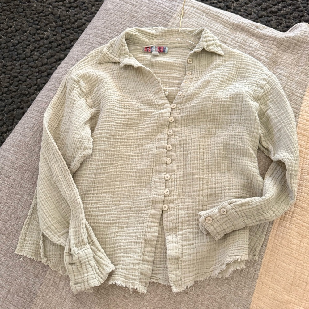 Urban Outfitters is 100% Cotton Long Sleeve Blouse Size Small